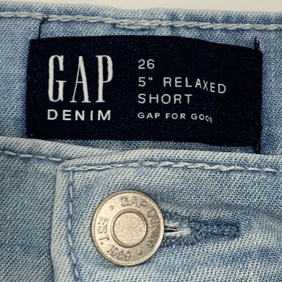 GAP Denim Frayed Light Wash 5" Relaxed Short - Picture 2 of 6